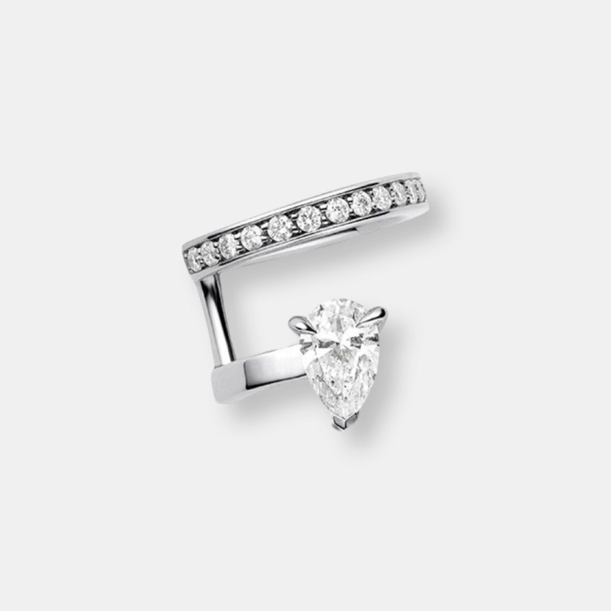 Clip d'oreille serti sur vide en or blanc pavé diamants