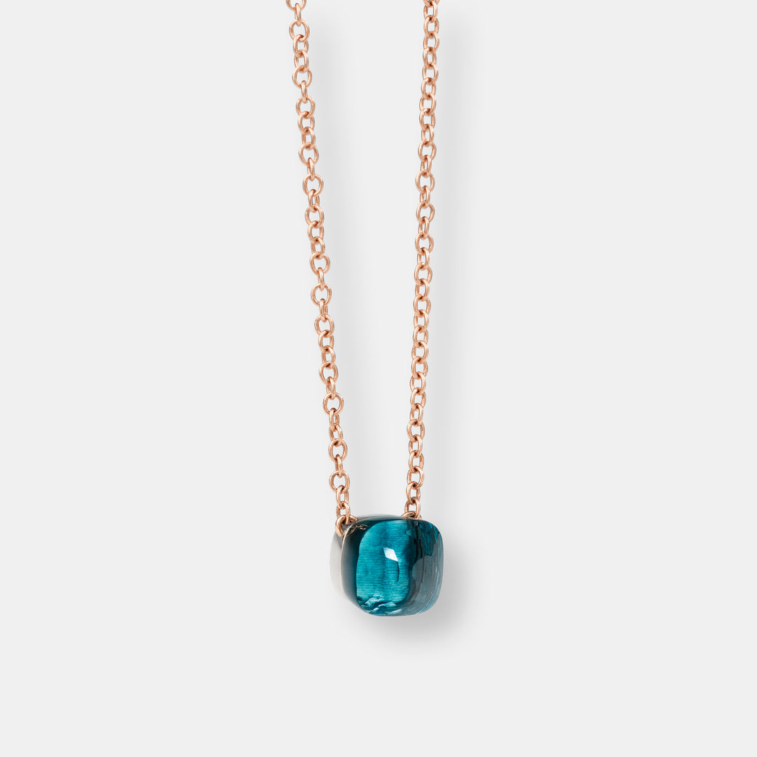 Pendentif avec chaîne nudo
