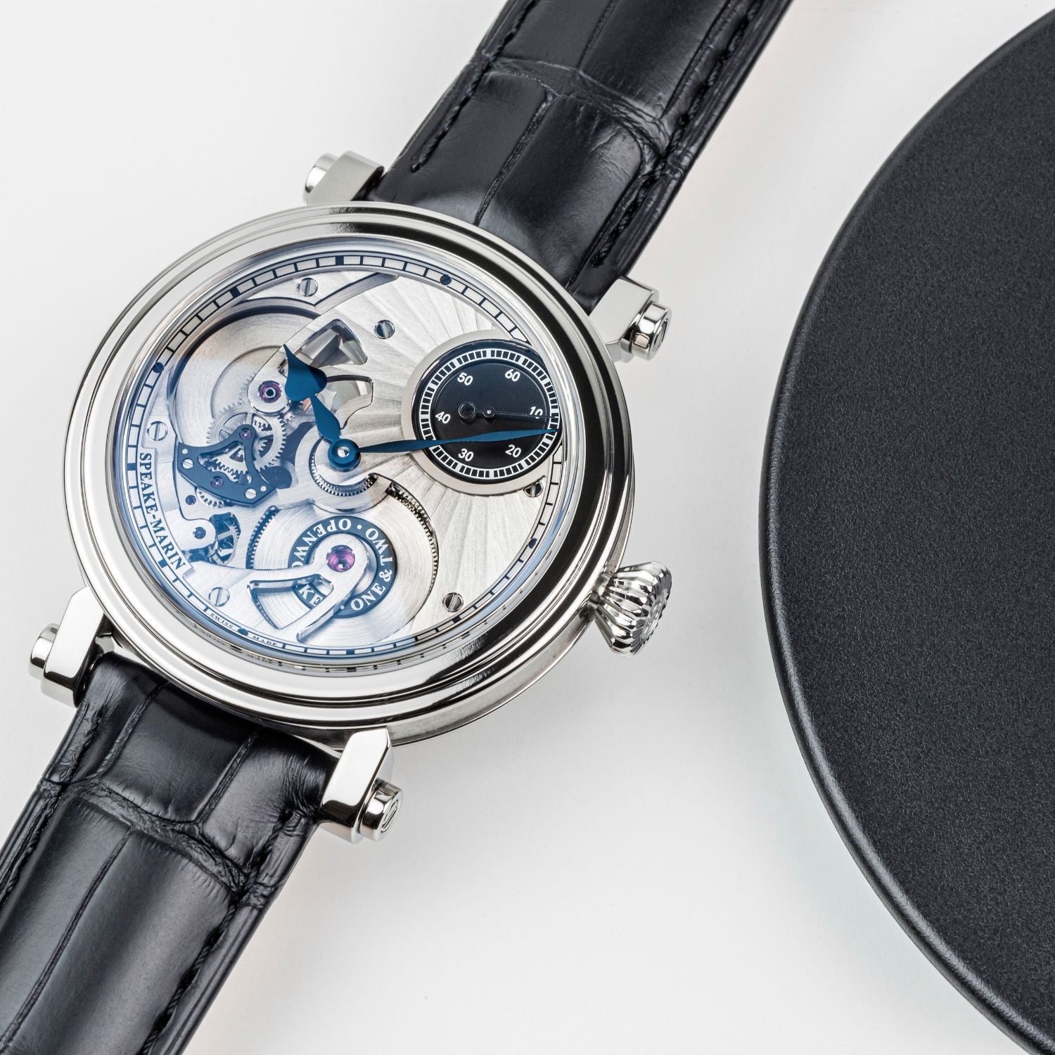 Montre openworked
