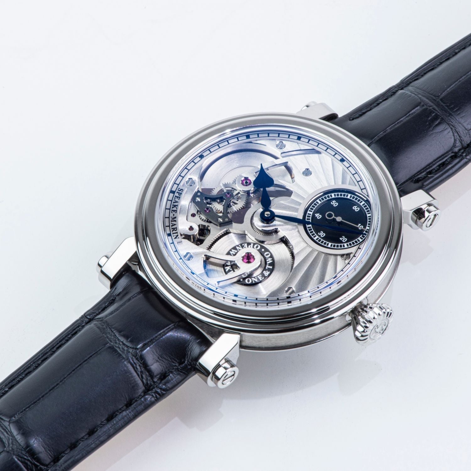 Montre openworked
