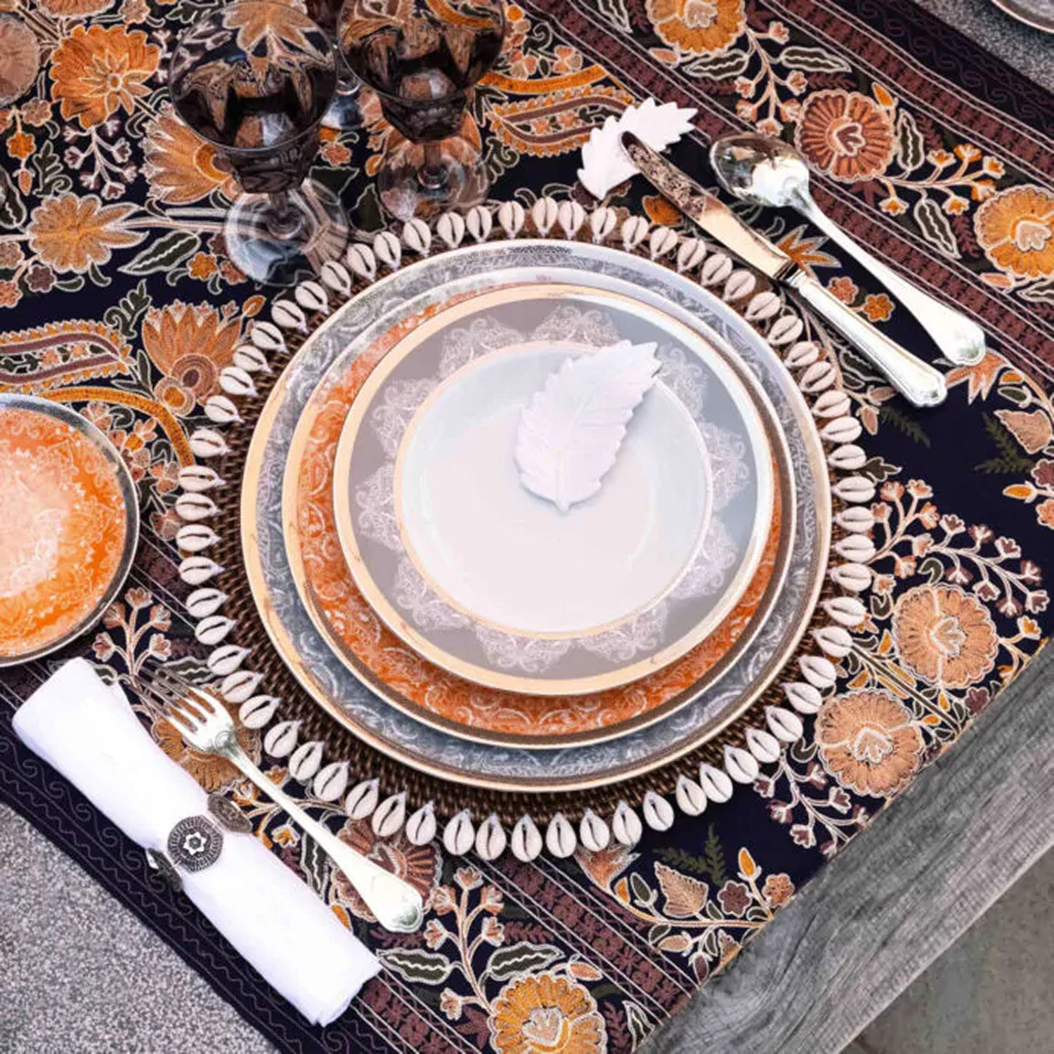 Coffret de 2 assiettes creuse à aile romane gris