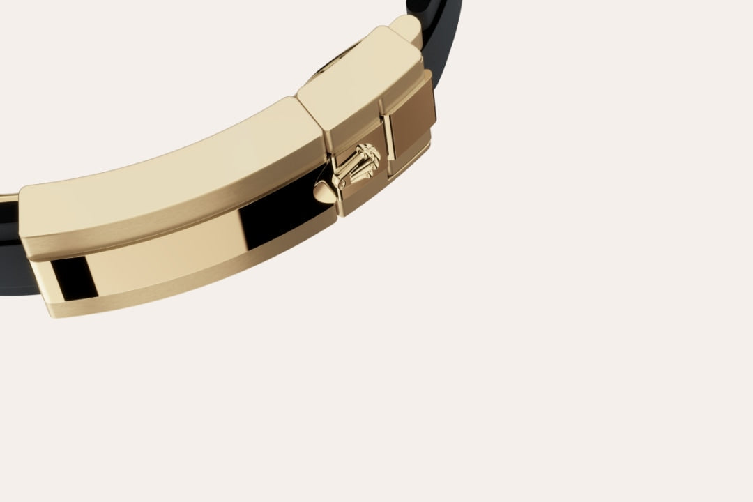 Montre Rolex Yacht-Master 42 en Or jaune 18 ct détail 1 - arije Paris