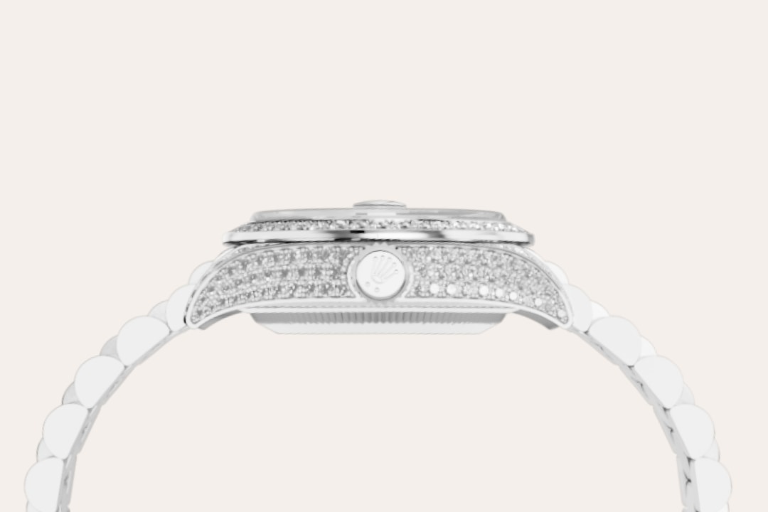 Montre Rolex Lady-Datejust en Or gris 18 ct avec flancs de carrure et cornes sertis de diamants détail 3 - arije Paris